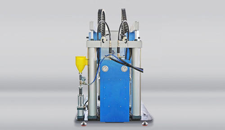 What are the advantages of the liquid silicone feeder?
